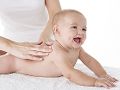 Verwen je baby met een babymassage
