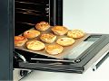 Vlekkeloze oven open u: hoe reinig je je oven Vlekken of korsten verwijderen op rooster of bakplaat